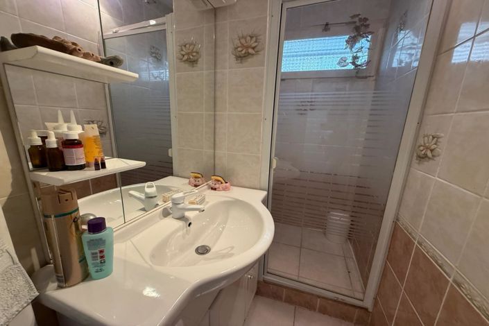 Image No.7-4 Bed House for sale