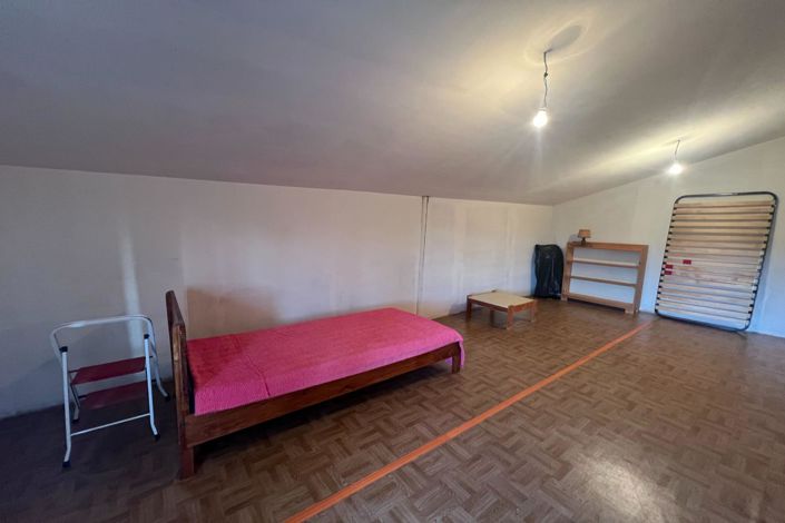 Image No.18-4 Bed House for sale