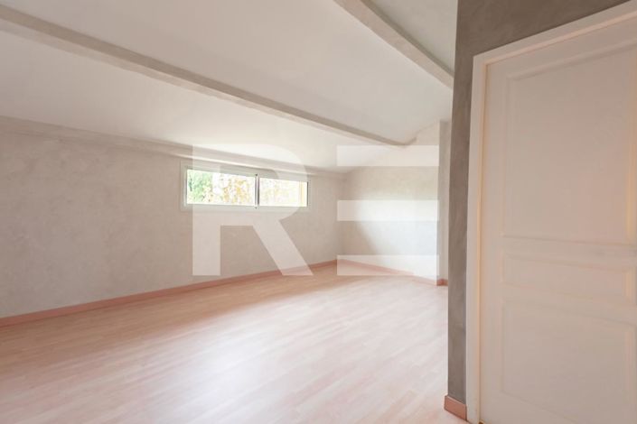 Image No.10-4 Bed House for sale