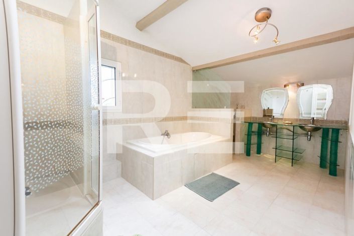 Image No.13-4 Bed House for sale