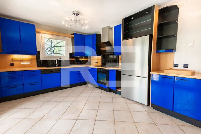 Image No.9-4 Bed House for sale