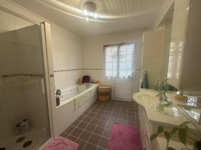 Image No.8-3 Bed House for sale