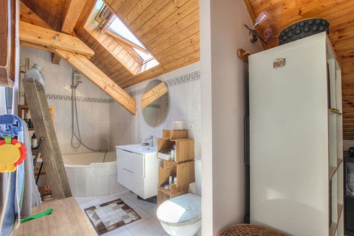 Image No.8-4 Bed House for sale