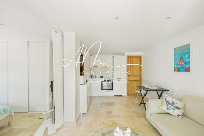 Image No.16-5 Bed House for sale