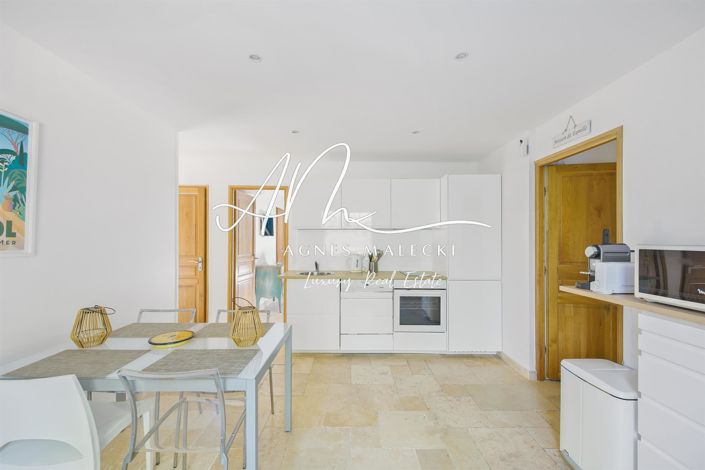 Image No.17-5 Bed House for sale