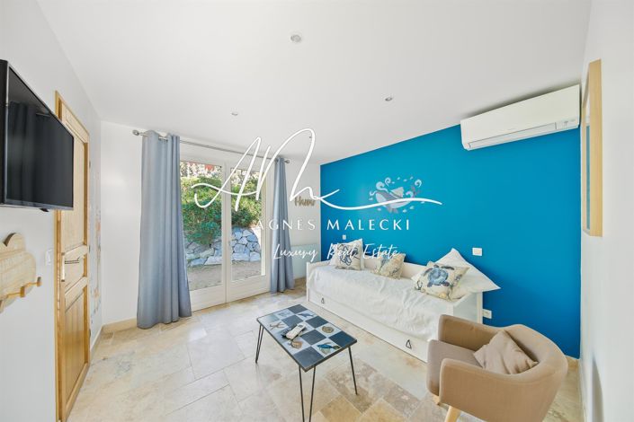 Image No.18-5 Bed House for sale