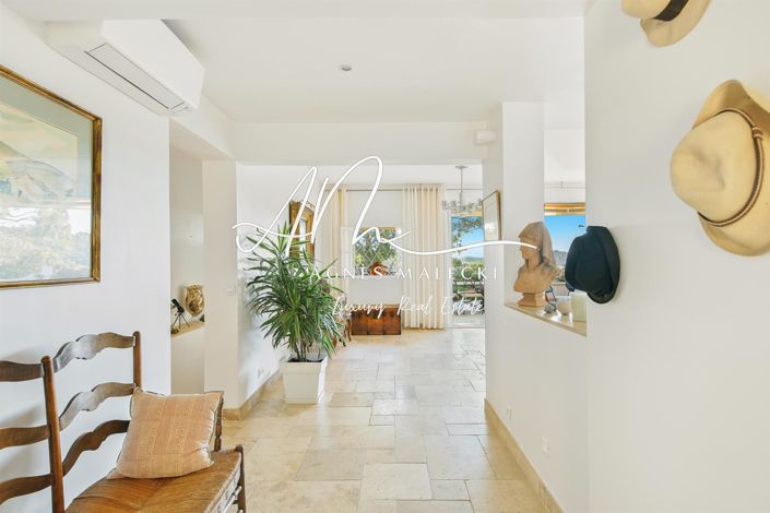 Image No.7-5 Bed House for sale