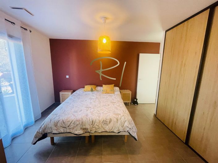 Image No.12-2 Bed House for sale