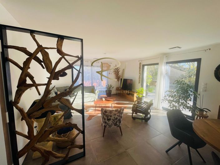 Image No.9-2 Bed House for sale