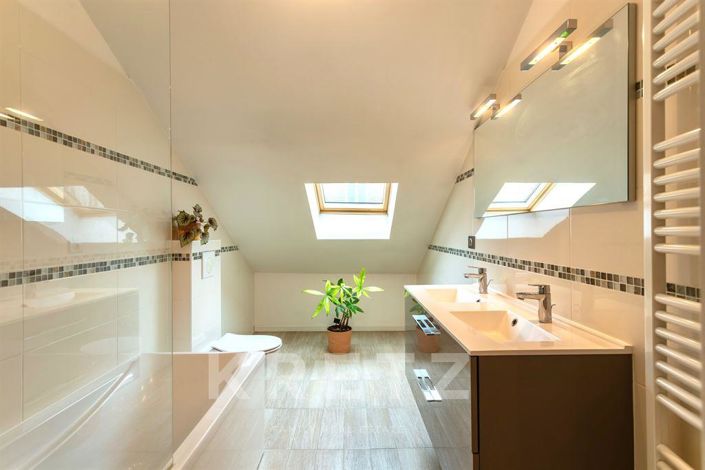 Image No.17-4 Bed House for sale