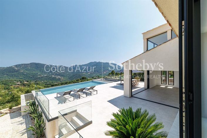 Image No.11-6 Bed House for sale