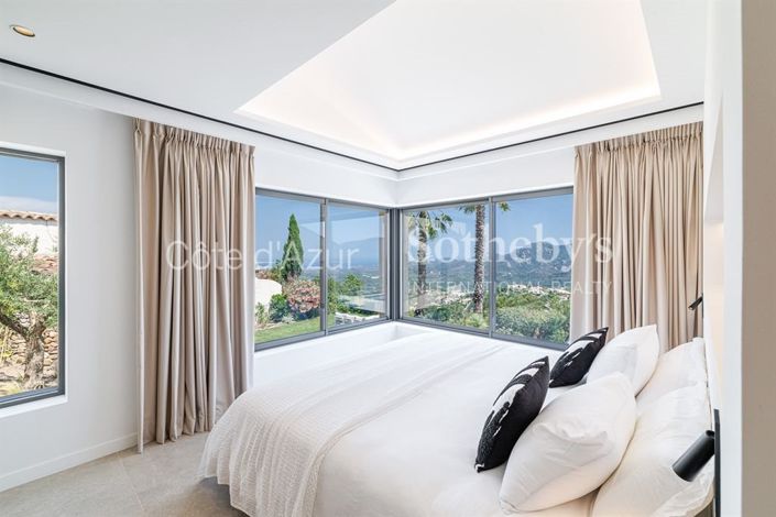 Image No.11-6 Bed House for sale