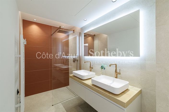 Image No.15-6 Bed House for sale
