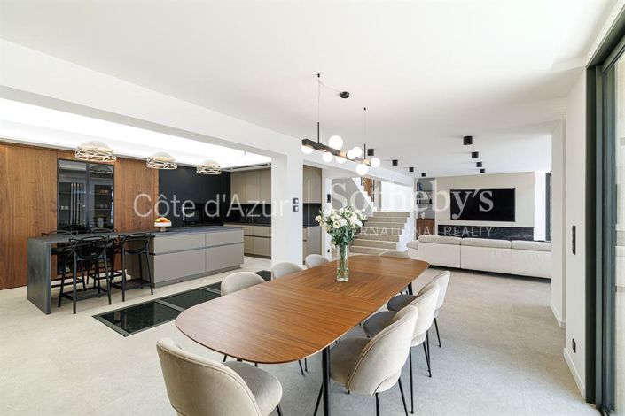 Image No.5-6 Bed House for sale