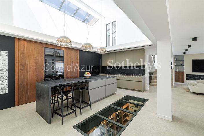 Image No.5-6 Bed House for sale