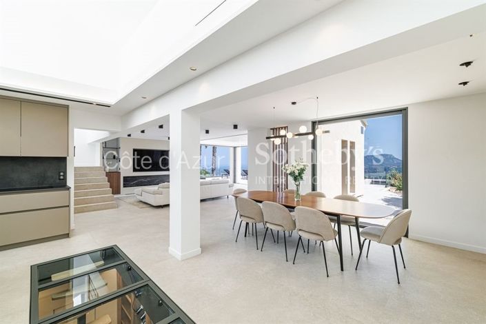 Image No.9-6 Bed House for sale