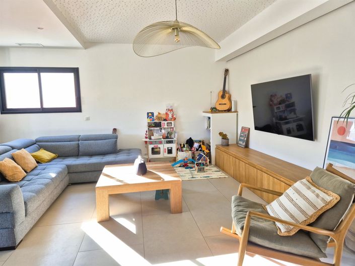 Image No.6-3 Bed House for sale