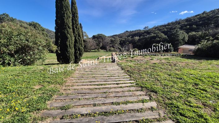 Image No.26-4 Bed House for sale