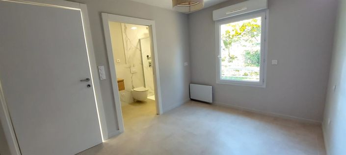 Image No.11-2 Bed House for sale