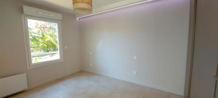 Image No.12-2 Bed House for sale