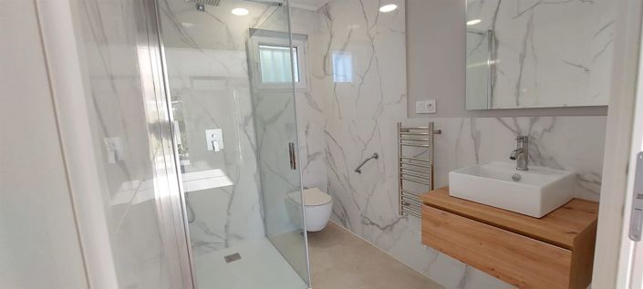 Image No.13-2 Bed House for sale