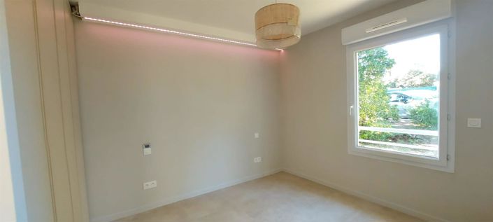 Image No.14-2 Bed House for sale