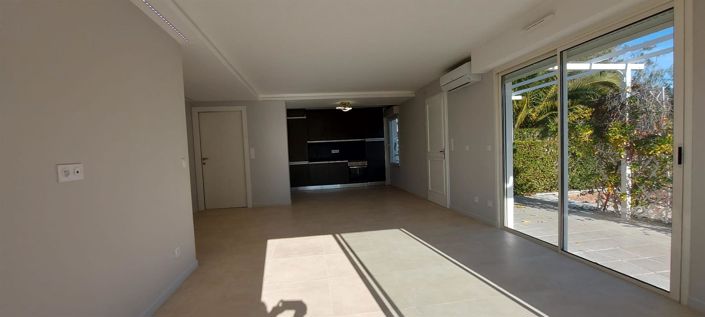 Image No.5-2 Bed House for sale
