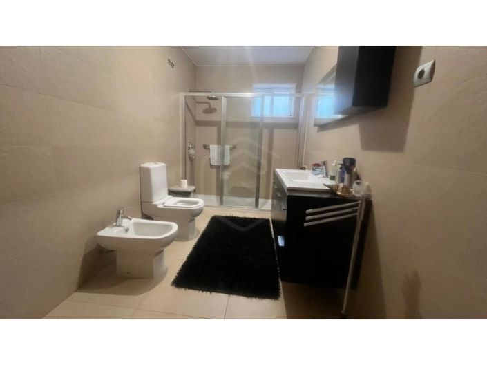 Image No.16-4 Bed House for sale