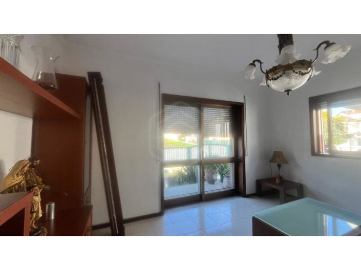 Image No.30-4 Bed House for sale