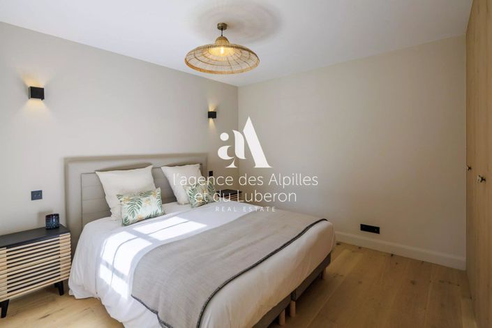 Image No.17-6 Bed House for sale