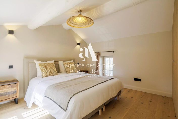 Image No.19-6 Bed House for sale