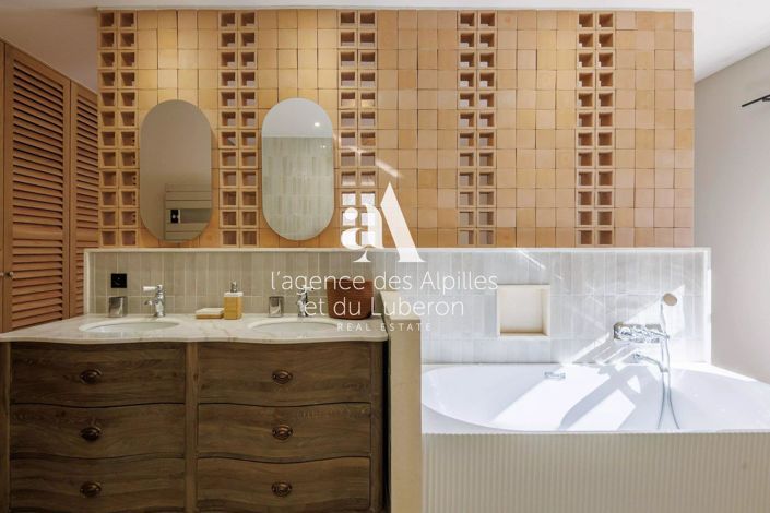 Image No.25-6 Bed House for sale