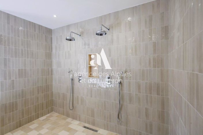 Image No.26-6 Bed House for sale