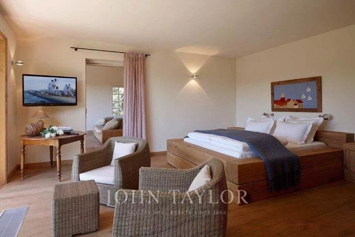 Image No.7-5 Bed House for sale