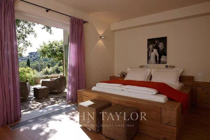 Image No.9-5 Bed House for sale