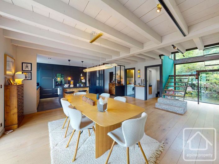 Image No.2-4 Bed Property for sale