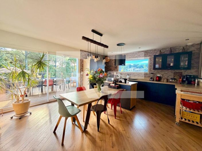 Image No.2-4 Bed House for sale