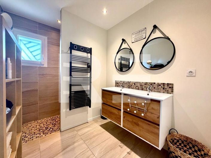 Image No.6-4 Bed House for sale