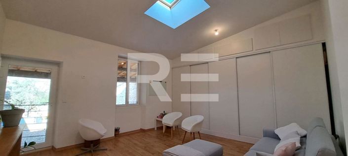 Image No.8-3 Bed House for sale