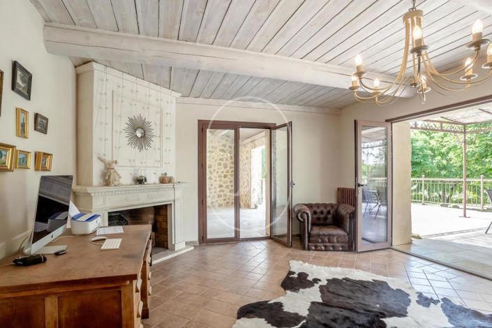 Image No.8-6 Bed House for sale