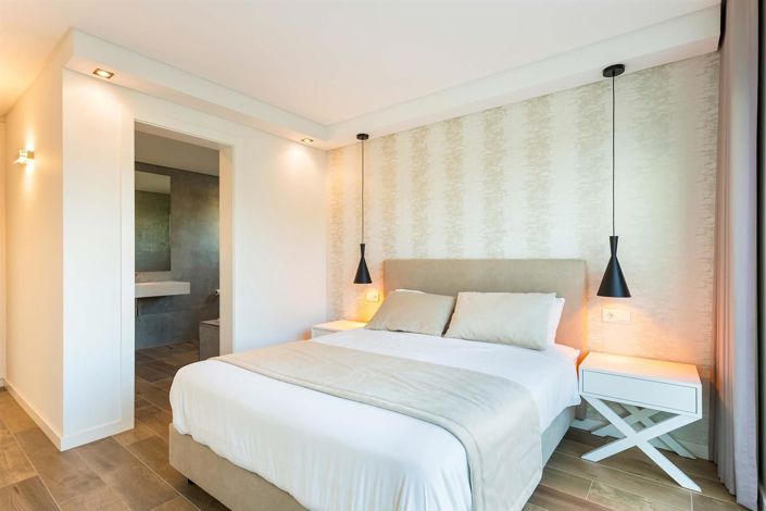 Image No.17-4 Bed House for sale