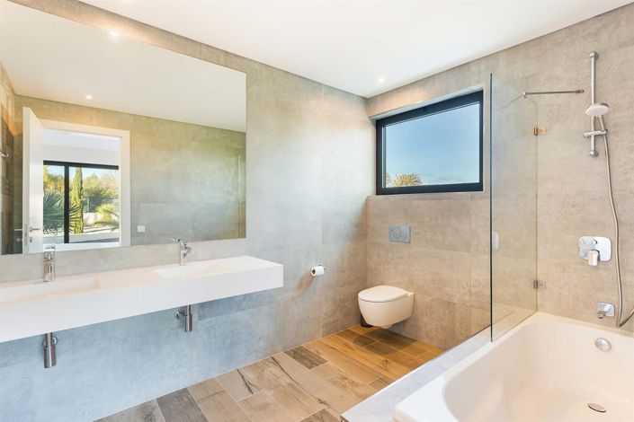 Image No.18-4 Bed House for sale