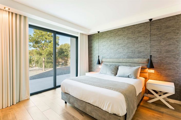 Image No.19-4 Bed House for sale