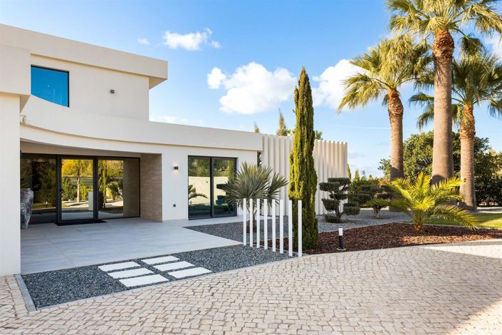 Image No.2-4 Bed House for sale