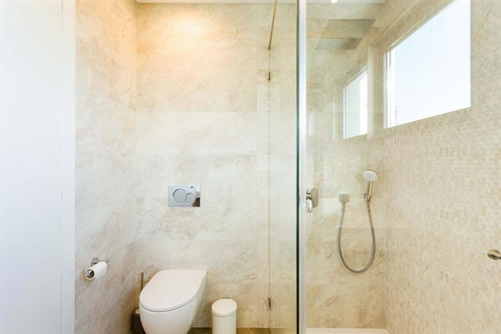 Image No.22-4 Bed House for sale