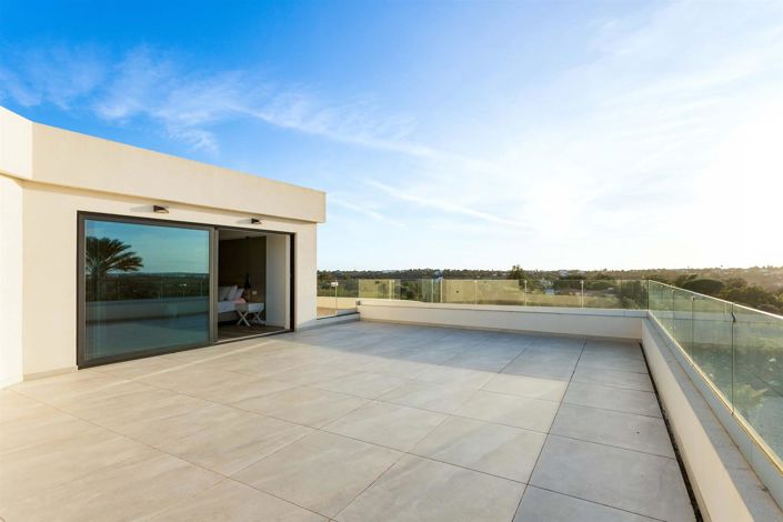 Image No.28-4 Bed House for sale