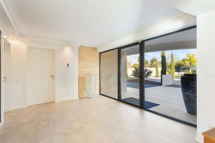 Image No.3-4 Bed House for sale