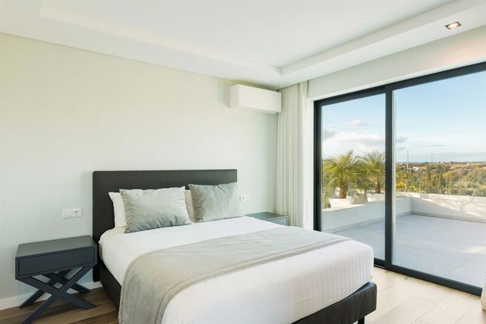 Image No.30-4 Bed House for sale