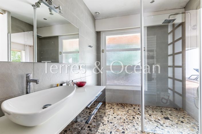 Image No.22-4 Bed House for sale