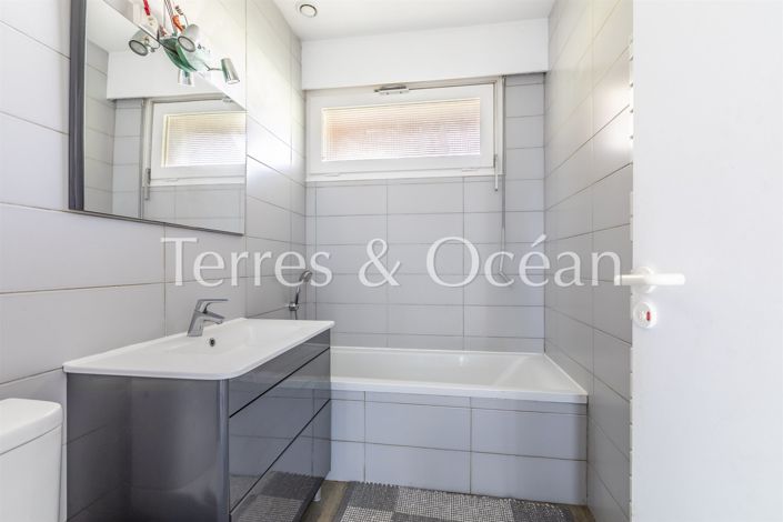 Image No.24-4 Bed House for sale